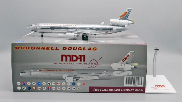ماکت هواپیما مک دونالد داگلاس MD-11 House Colors 1:200 (8)