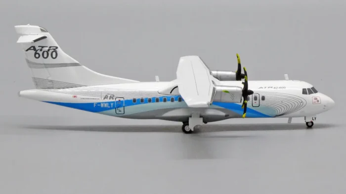 ماکت هواپیما ای تی آر House Colors ATR42-600 (12)