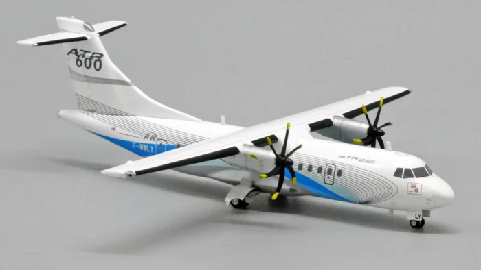 ماکت هواپیما ای تی آر House Colors ATR42-600 (13)