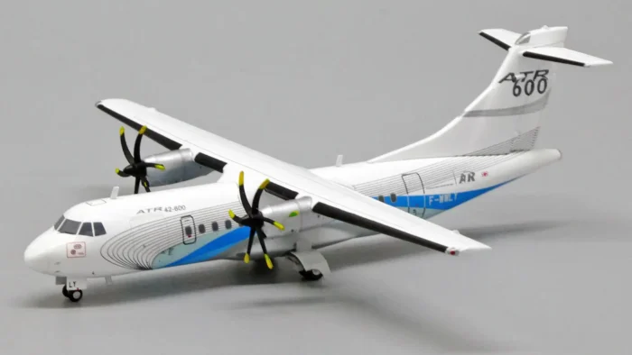 ماکت هواپیما ای تی آر House Colors ATR42-600 (14)