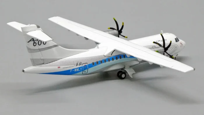 ماکت هواپیما ای تی آر House Colors ATR42-600 (2)
