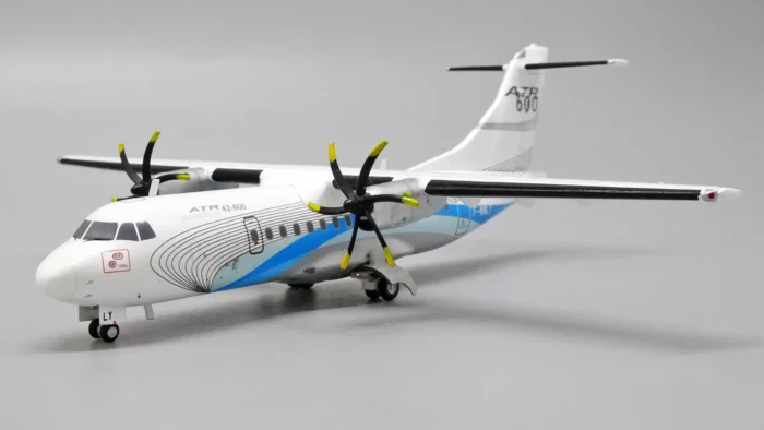 ماکت هواپیما ای تی آر House Colors ATR42-600 (5)