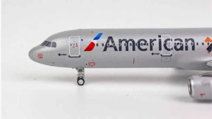 ماکت هواپیما ایرباس A321-200 هواپیمایی امریکن (1)