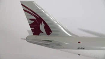 ماکت هواپیما بویینگ 747/8F هواپیمایی قطر Cargo A7-BGB (1)