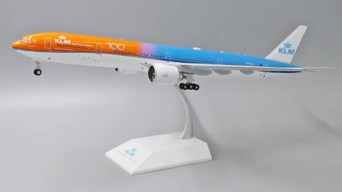 ماکت هواپیما بویینگ 777/300ER KLM Orange Pride 100 Years (12)
