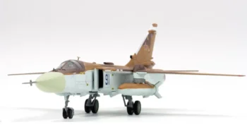 ماکت هواپیما سوخو کالیبر وینگز SU-24MR شمشیرباز روسی (2)