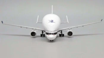 ماکت هواپیما ایرباس A330-743L نهنگ XL حمل و نقل بین المللی (1)