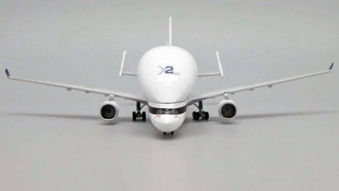 ماکت هواپیما ایرباس A330-743L نهنگ XL حمل و نقل بین المللی (1)