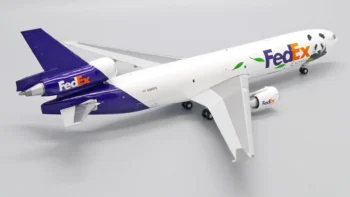 ماکت هواپیما جی سی وینگز FedEx Panda Express McDonnell Douglas (13)