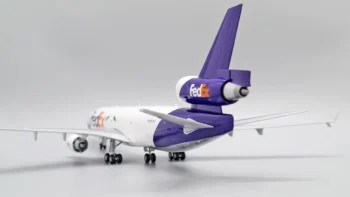 ماکت هواپیما جی سی وینگز FedEx Panda Express McDonnell Douglas (15)