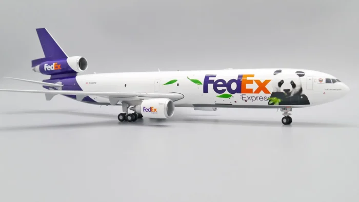 ماکت هواپیما جی سی وینگز FedEx Panda Express McDonnell Douglas (17)
