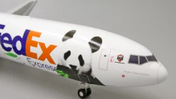 ماکت هواپیما جی سی وینگز FedEx Panda Express McDonnell Douglas (7)