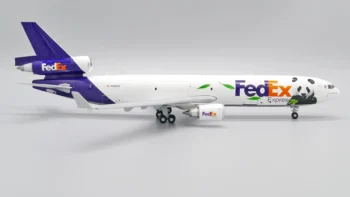ماکت هواپیما جی سی وینگز FedEx Panda Express McDonnell Douglas (9)