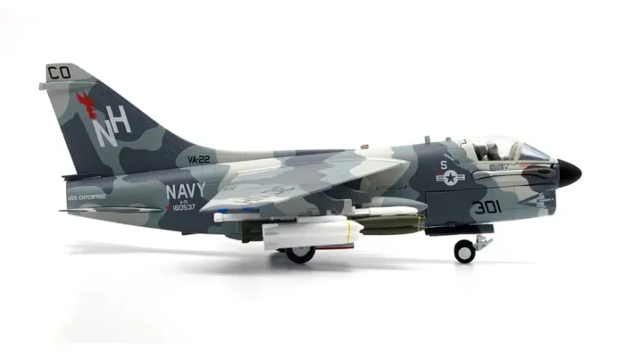 ماکت هواپیما جی سی وینگز A-7E Corsair II نیروی دریایی آمریکا (3)