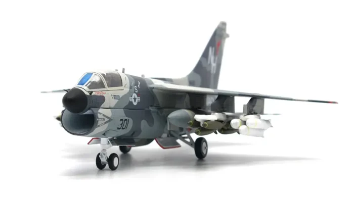 ماکت هواپیما جی سی وینگز A-7E Corsair II نیروی دریایی آمریکا (8)
