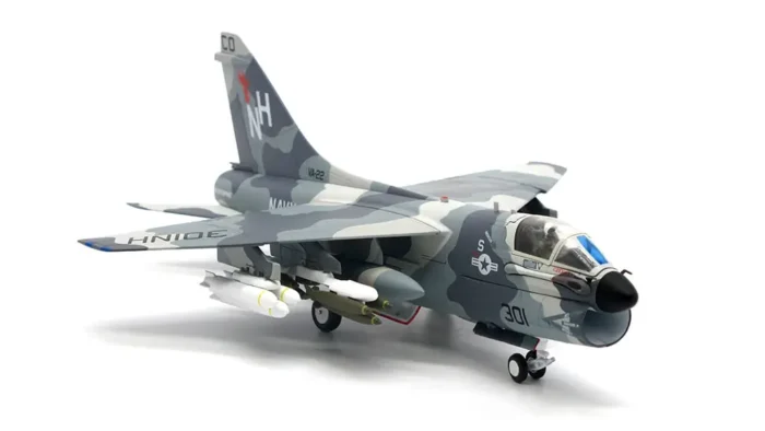 ماکت هواپیما جی سی وینگز A-7E Corsair II نیروی دریایی آمریکا (9)