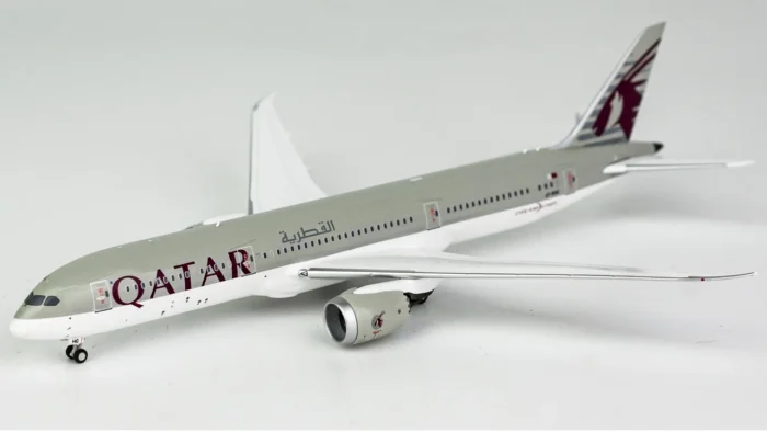 ماکت هواپیما بویینگ 9-787 Dreamliner هواپیمایی قطر (1)