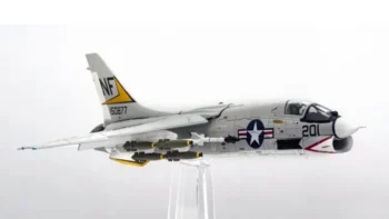 ماکت هواپیما سنتری وینگز F-8E Crusader نیرو دریایی آمریکا (1)