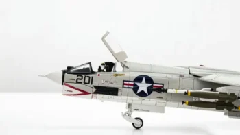 ماکت هواپیما سنتری وینگز F-8E Crusader نیرو دریایی آمریکا (2)