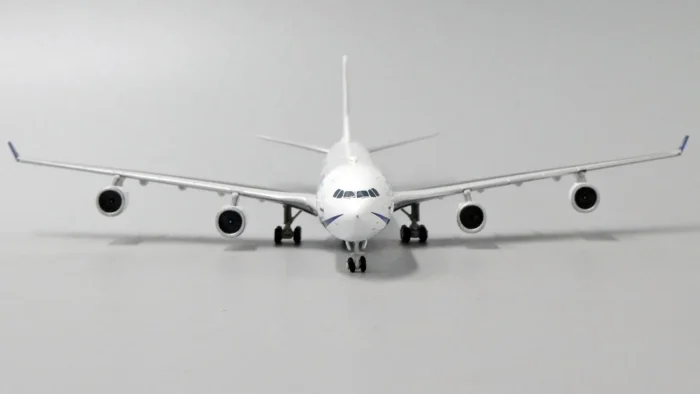 ماکت هواپیما ایرباس A340-300 هواپیمایی آسمان (2)