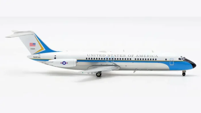 ماکت هواپیما داگلاس DC9-32 (VC-9C) نیرو هوایی آمریکا (21)