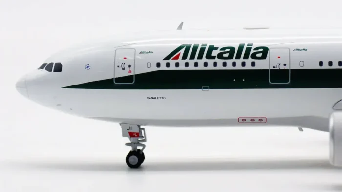ماکت هواپیما ایرباس A330-200 Alitalia (2)