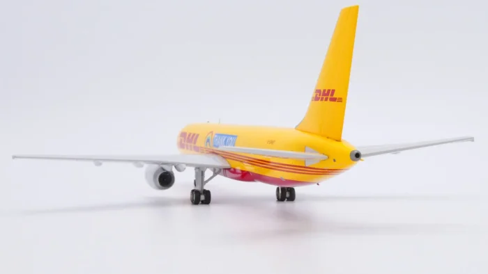 ماکت هواپیما بویینگ 200-757 DHL Air (2)
