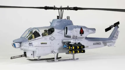 ماکت هلیکوپتر کبری Bell AH-1W (1)