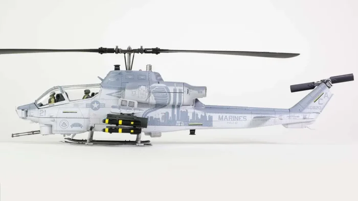 ماکت هلیکوپتر کبری Bell AH-1W نیرو هوایی افغانستان (10)