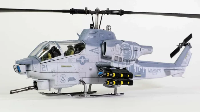 ماکت هلیکوپتر کبری Bell AH-1W نیرو هوایی افغانستان (8)