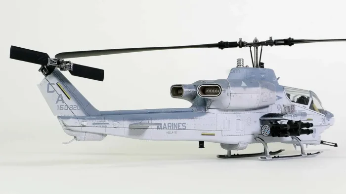 ماکت هلیکوپتر کبری Bell AH-1W نیرو هوایی افغانستان (9)