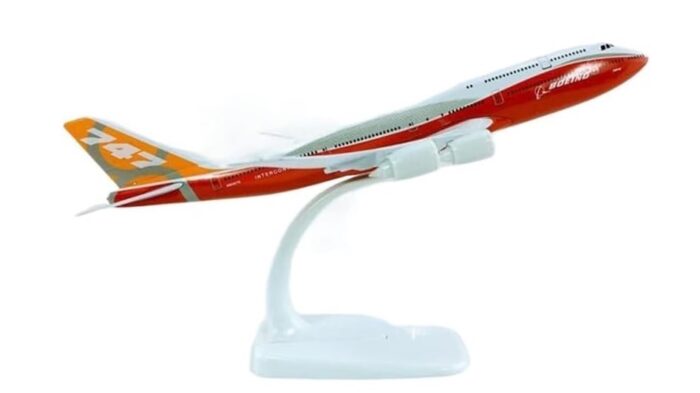 ماکت هواپیما بویینگ 8-747 رنگامیزی کارخانه | Airplane Model 20CM Boeing 747-8 House Color - Image 1