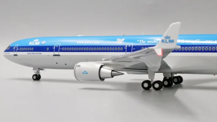 ماکت هواپیما مسافربری مک دانل داگلاس MD11 KLM (4)