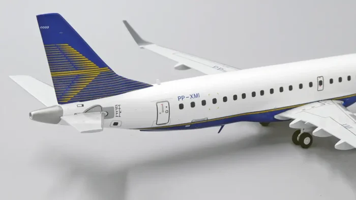 ماکت هواپیما Embraer 190 مدل House Colors (12)