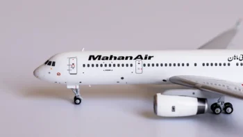 ماکت هواپیما توپولف Tupolev Tu-204-120 هواپیمایی ماهان (1)