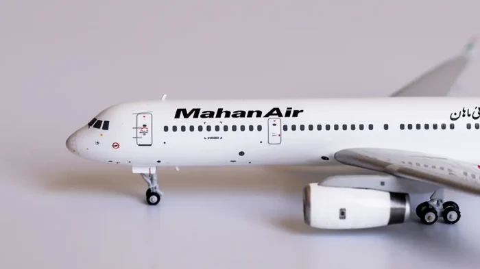 ماکت هواپیما توپولف Tupolev Tu-204-120 هواپیمایی ماهان (1)