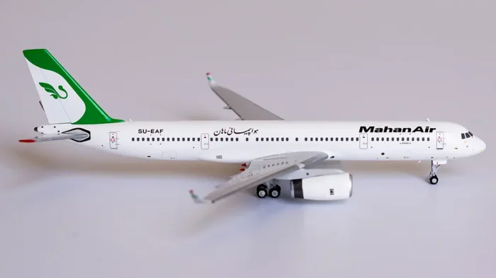 ماکت هواپیما توپولف Tupolev Tu-204-120 هواپیمایی ماهان (3)