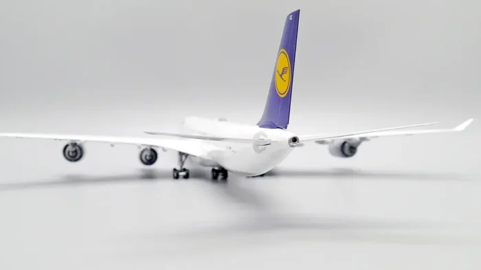 ماکت هواپیما مسافربری ایرباس A340-600 لوفتهانزا مقیاس 1:200 (1)