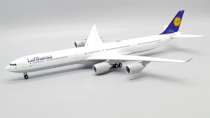 ماکت هواپیما مسافربری ایرباس A340-600 لوفتهانزا مقیاس 1:200 (10)