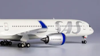 ماکت هواپیما مسافربری ایرباس A350-900 هواپیمایی اسکاندیناوی مقیاس 1:400 (2)
