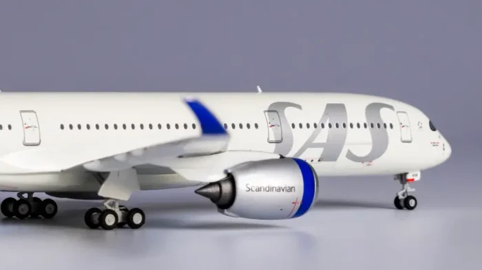 ماکت هواپیما مسافربری ایرباس A350-900 هواپیمایی اسکاندیناوی مقیاس 1:400 (2)