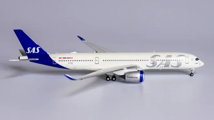 ماکت هواپیما مسافربری ایرباس A350-900 هواپیمایی اسکاندیناوی مقیاس 1:400 (4)