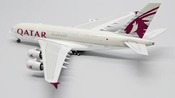 ماکت هواپیما مسافربری ایرباس A380 هواپیمایی قطر مقیاس 1:400 (10)