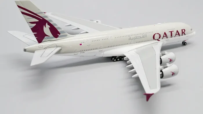ماکت هواپیما مسافربری ایرباس A380 هواپیمایی قطر مقیاس 1:400 (11)