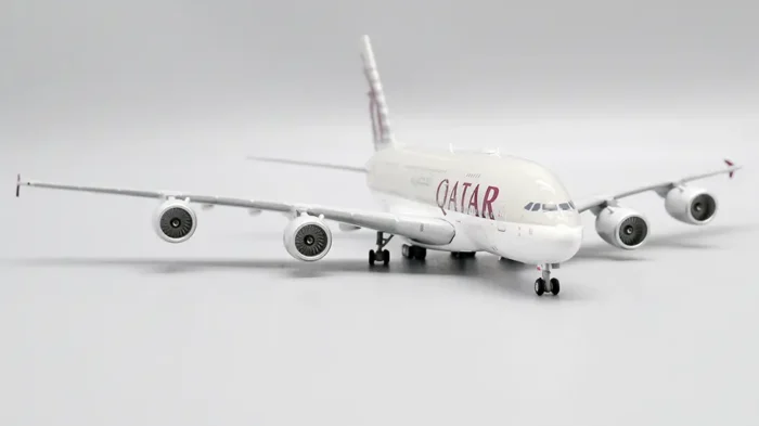 ماکت هواپیما مسافربری ایرباس A380 هواپیمایی قطر مقیاس 1:400 (12)