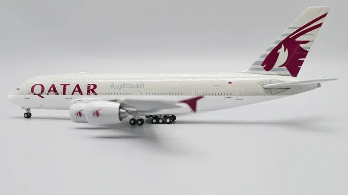 ماکت هواپیما مسافربری ایرباس A380 هواپیمایی قطر مقیاس 1:400 (2)