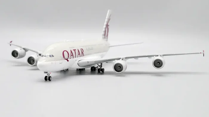 ماکت هواپیما مسافربری ایرباس A380 هواپیمایی قطر مقیاس 1:400 (4)