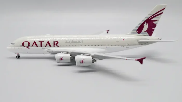 ماکت هواپیما مسافربری ایرباس A380 هواپیمایی قطر مقیاس 1:400 (6)