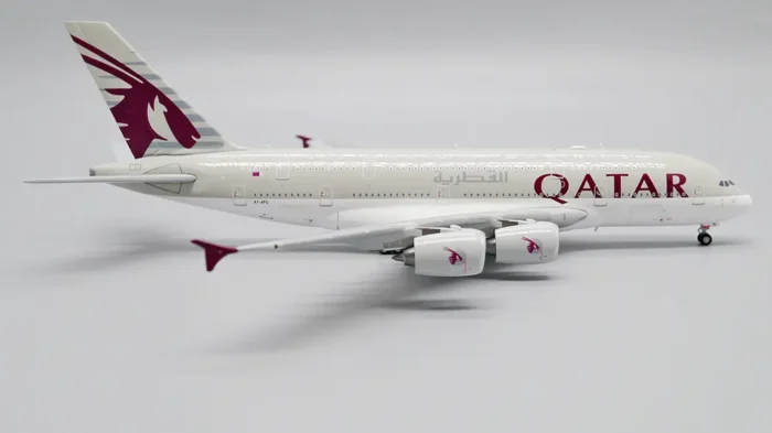 ماکت هواپیما مسافربری ایرباس A380 هواپیمایی قطر مقیاس 1:400 (7)
