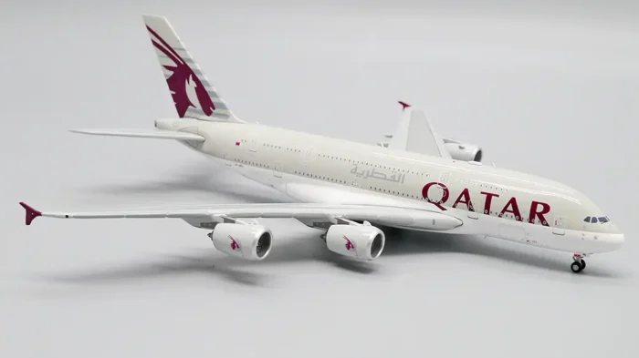 ماکت هواپیما مسافربری ایرباس A380 هواپیمایی قطر مقیاس 1:400 (8)
